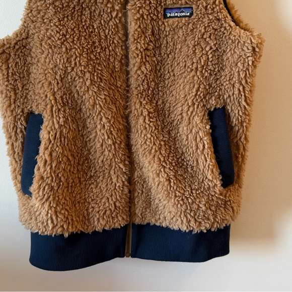 Patagonia Teddy Boucle Brown Vest - Picture 2 of 13